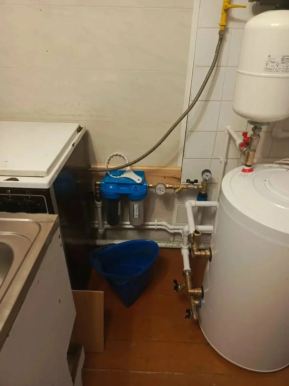 Монтаж водопровода от центрального водоснабжения, установка бойлера
